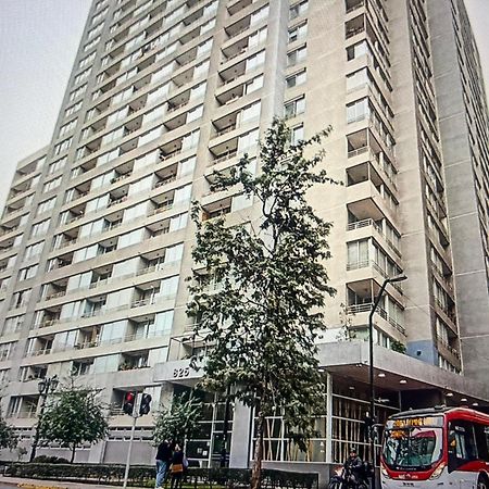 Cerca Movistar Arena Y A Pasos Del Metro Universidad De Chile Con Estacionamiento 산티아고 외부 사진